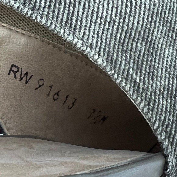 Stuart Weitzman Glove Tan Stretch Wedge Sandals 7.5 Classic Minimalist Peep Toe - Picture 8 of 9